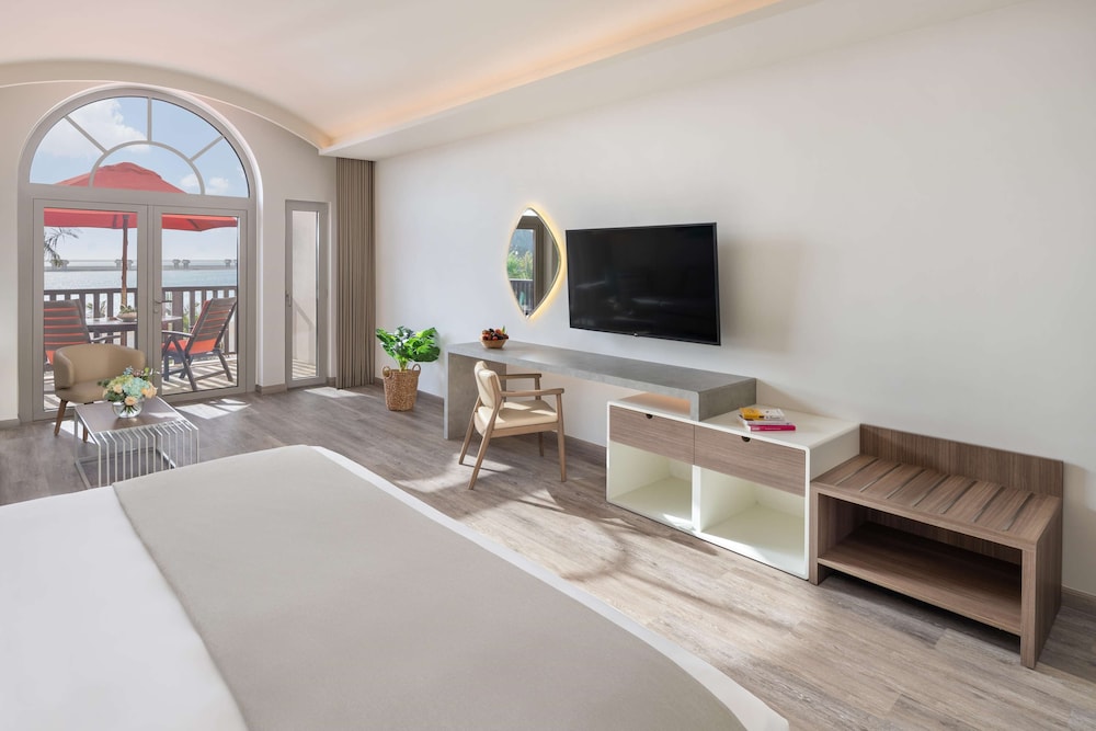 Sea View Junior Suite with Dedicated Pool, Private Beach Access & Mall Shuttle
