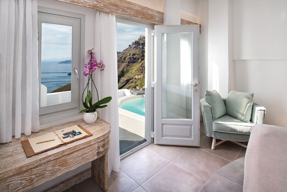 Honeymoon Suite with outdoor Hot Tub - Photo 3