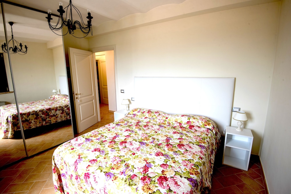 Basic Apartment, Multiple Beds