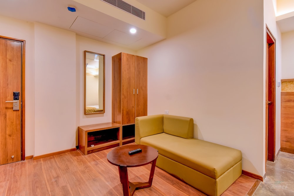 Executive Room - Photo 7