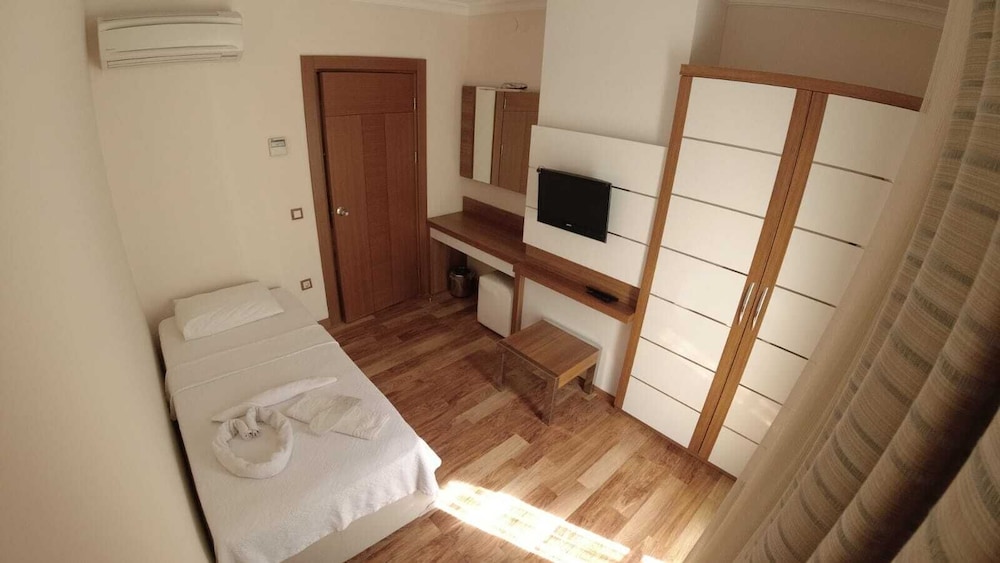 Family Room, 2 Bedrooms