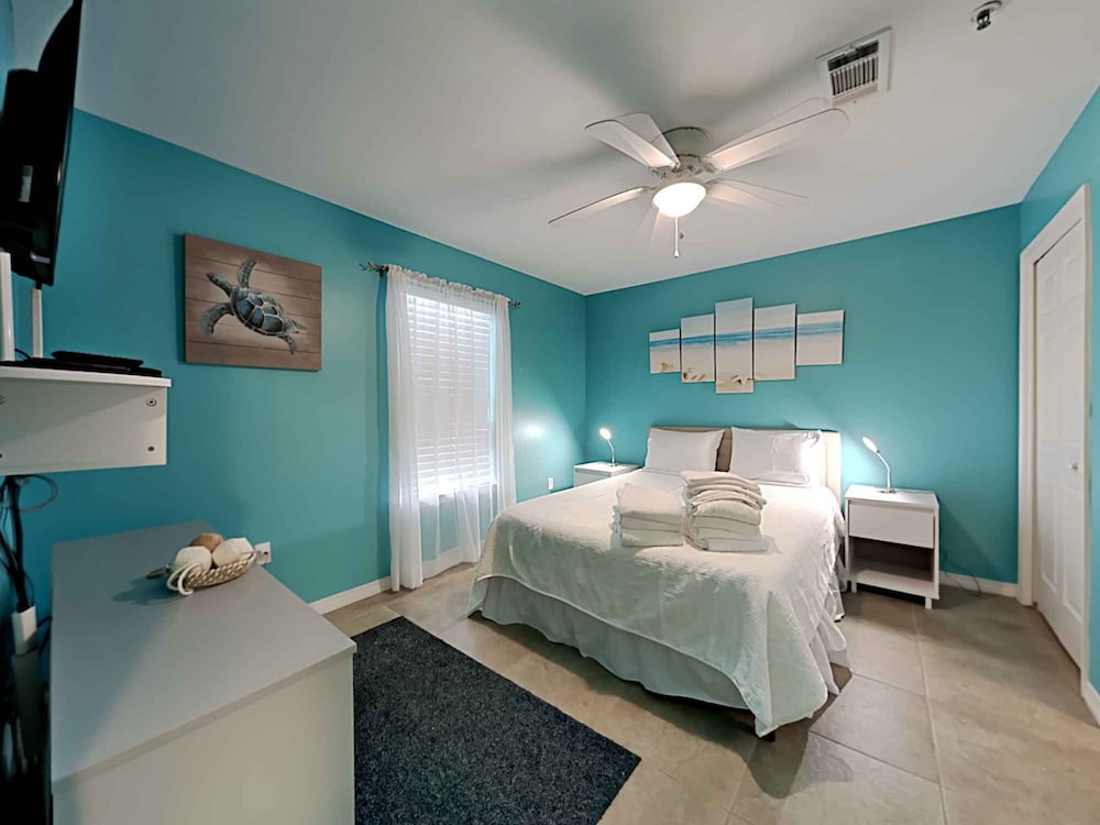 Condo, Multiple Beds, Balcony, Pool View (#213 East - No Pets)
