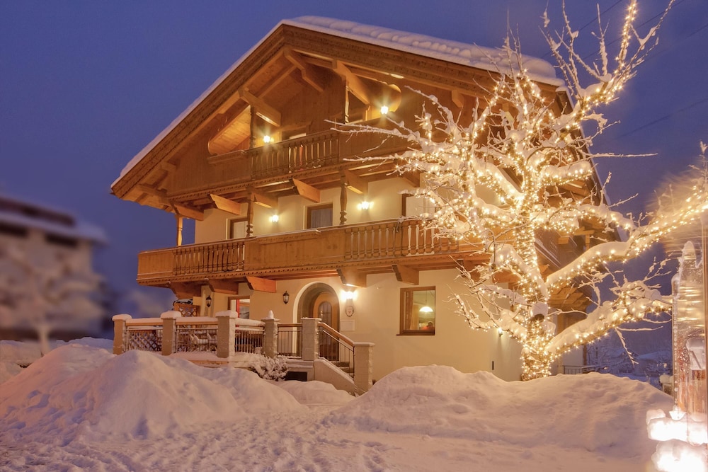 Chalet Royal, 8 Bedrooms (Sauna, Whirlpool & Private Spa)