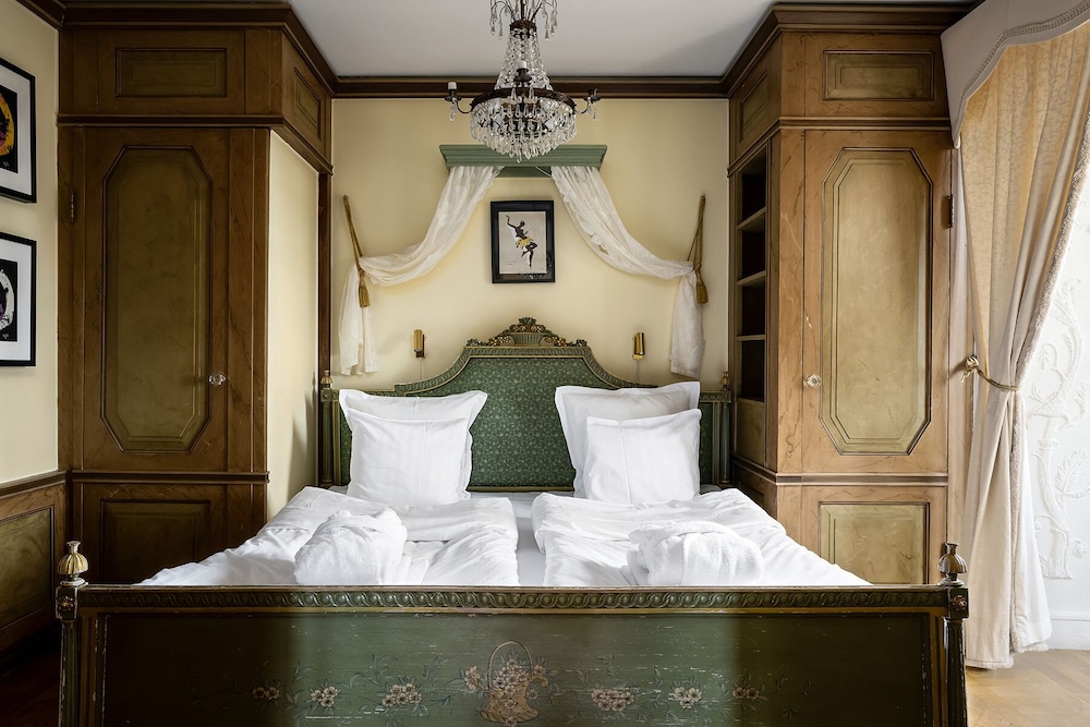 Suite photo 1