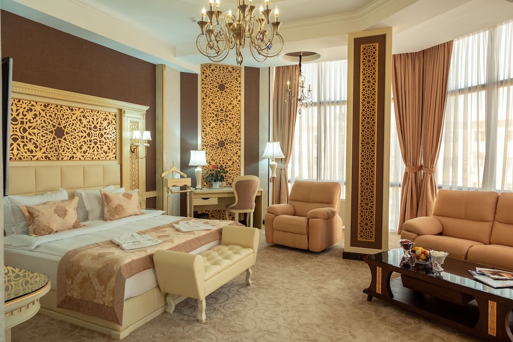 Suite, City View