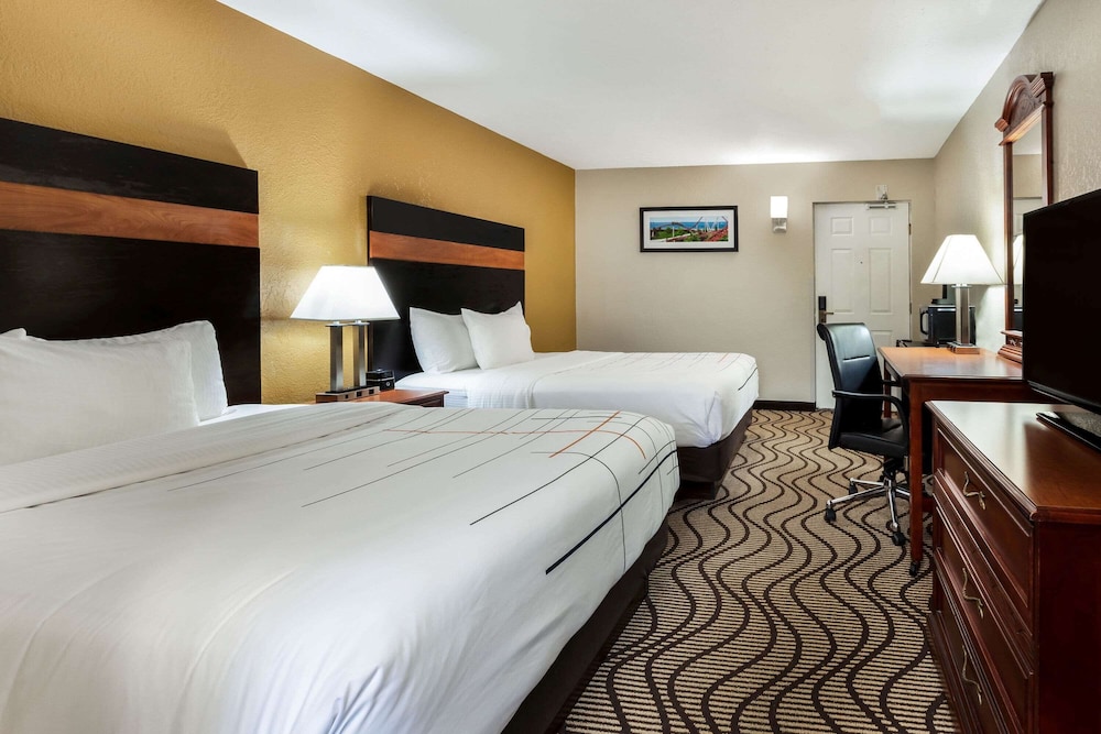 Room, 2 Queen Beds, Non Smoking - Photo 2