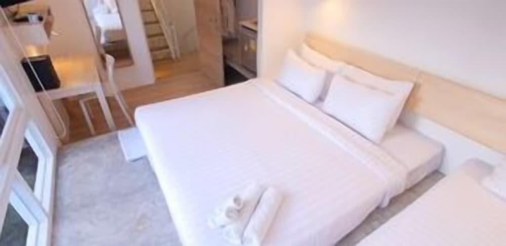 Loft Familial, 3 chambres, bain à remous, en bord de piscine