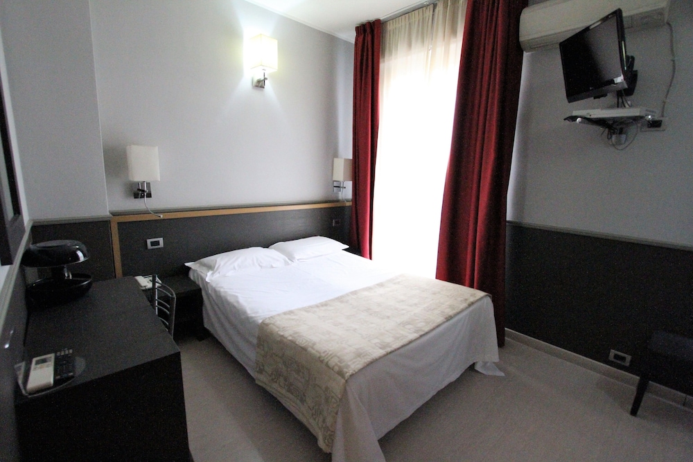 Economy Room, 1 Large Twin Bed, Non Smoking