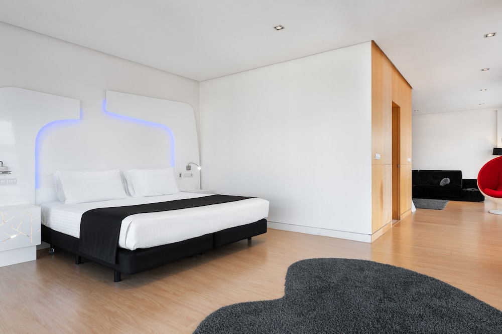 Deluxe Suite (For Single Use)