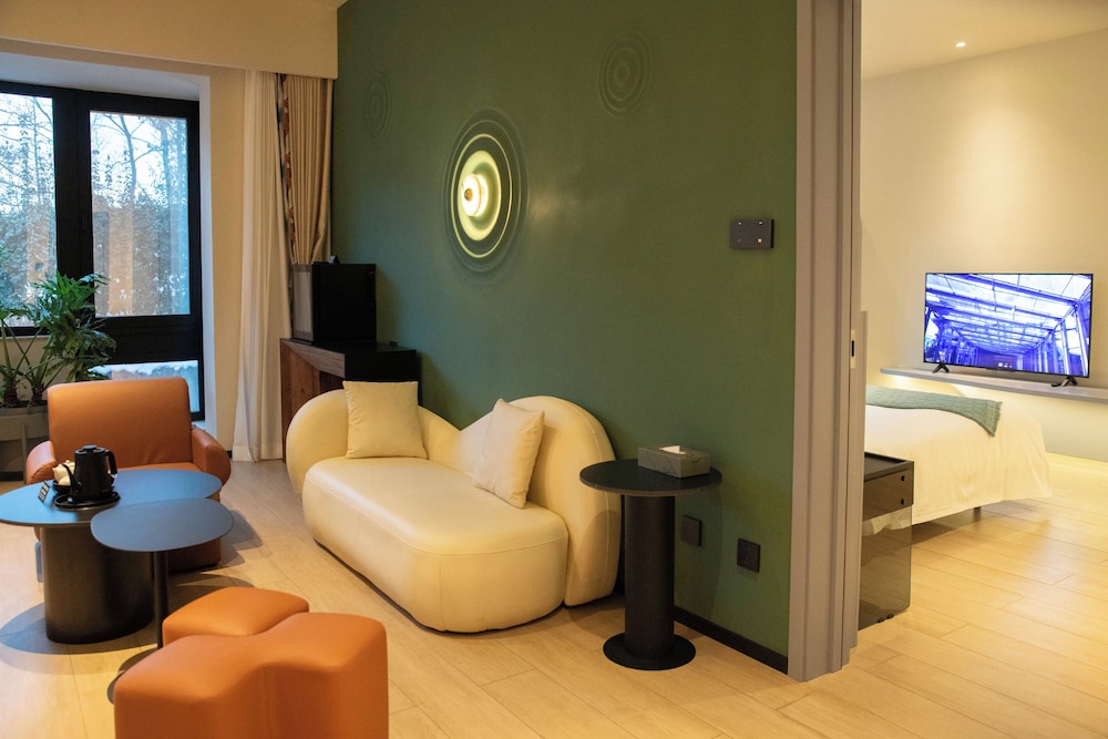 Signature Suite
