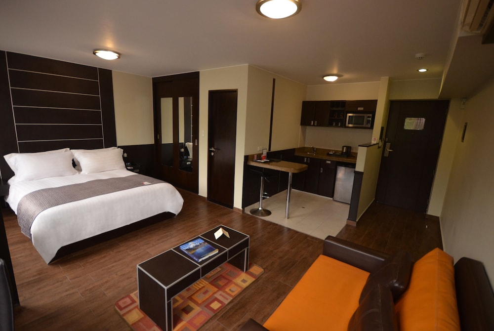Deluxe Suite, 1 Queen Bed - Photo 3