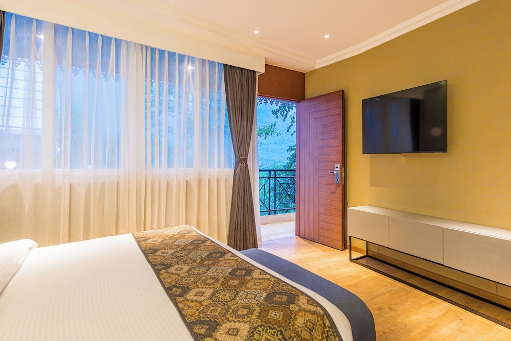 Premium View Room - Photo 5