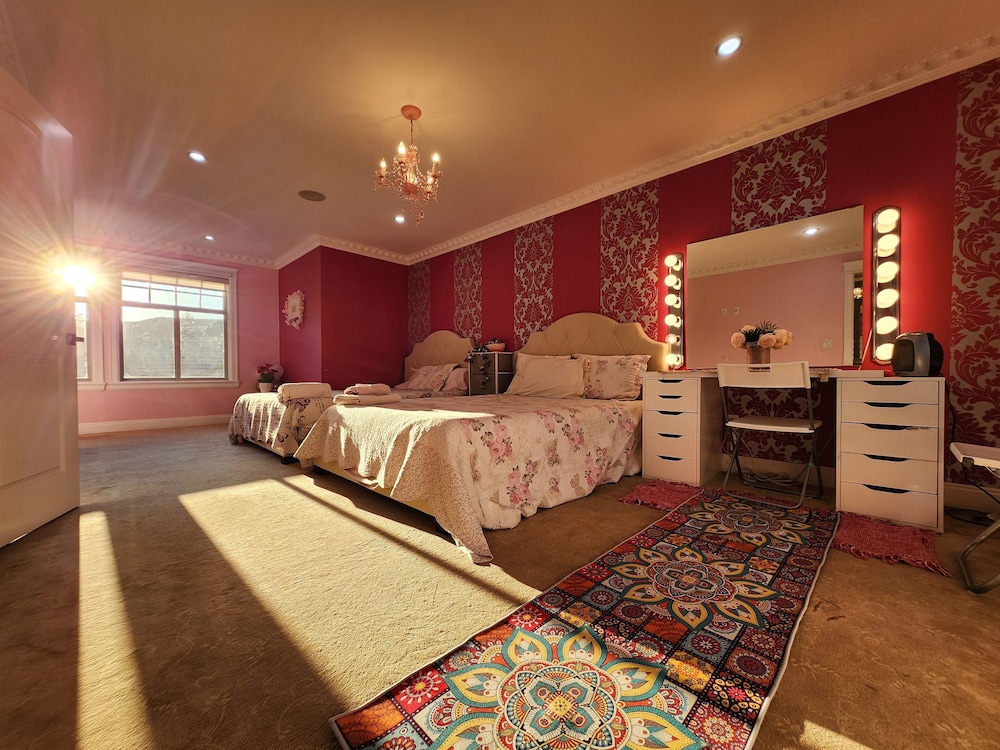 Romantic Suite, 2 Queen Beds, Non Smoking, Garden View