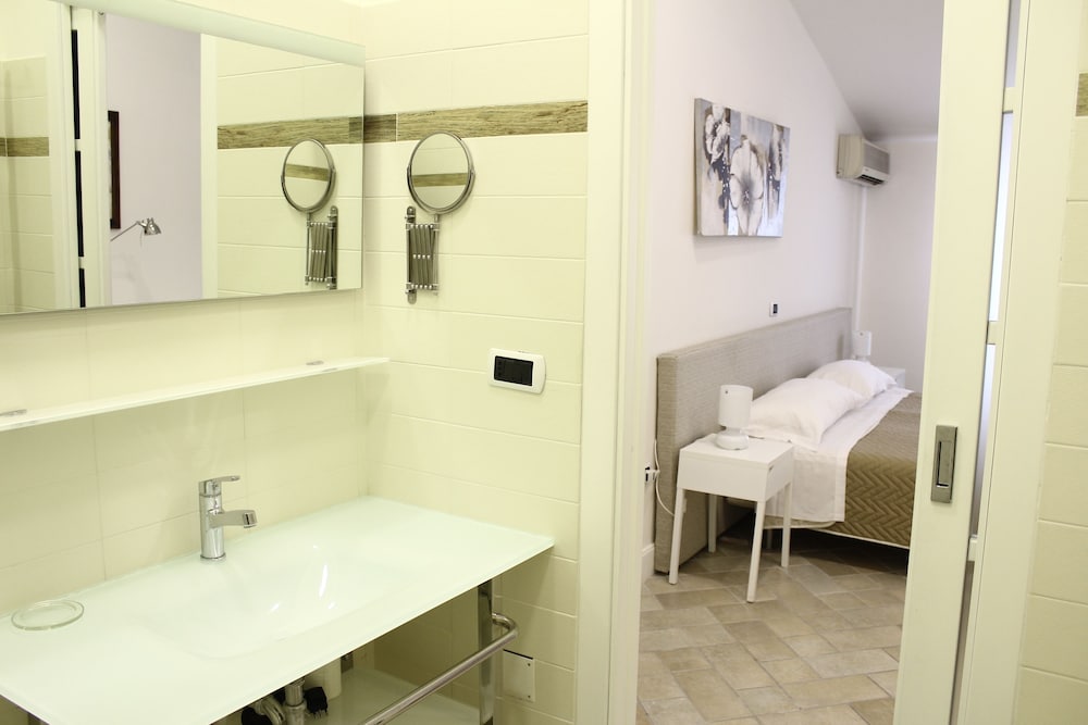 Luxury Triple Room, City View photo 1