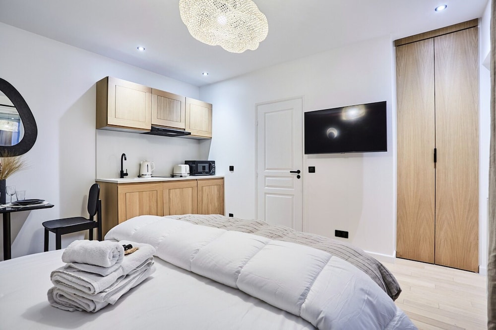 Apartment photo 2