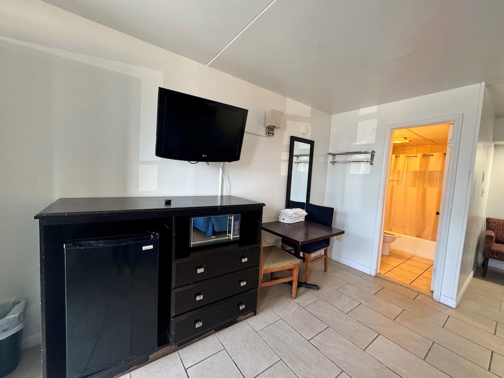 Suite - Photo 15