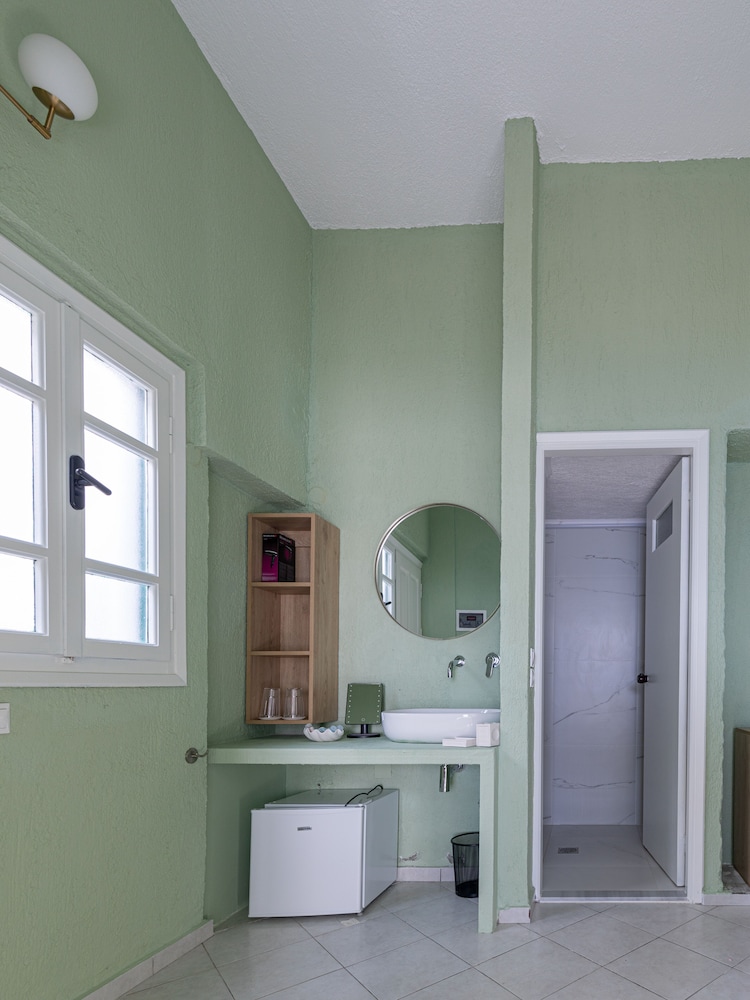 Traditional Studio Suite, Sea View - Photo 14