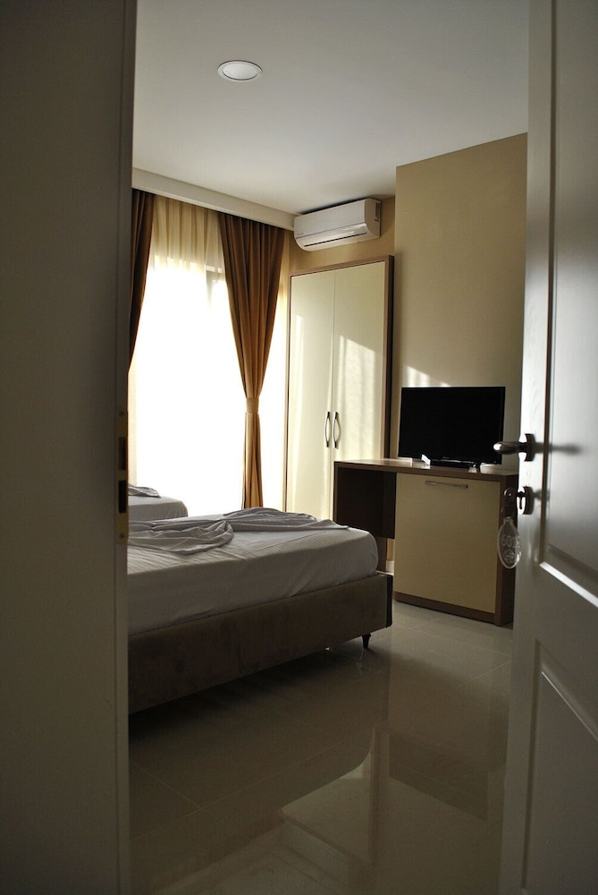Deluxe Triple Room photo 3