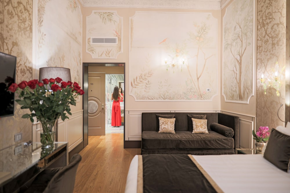 Premium Room, 1 King Bed with Sofa bed photo 2