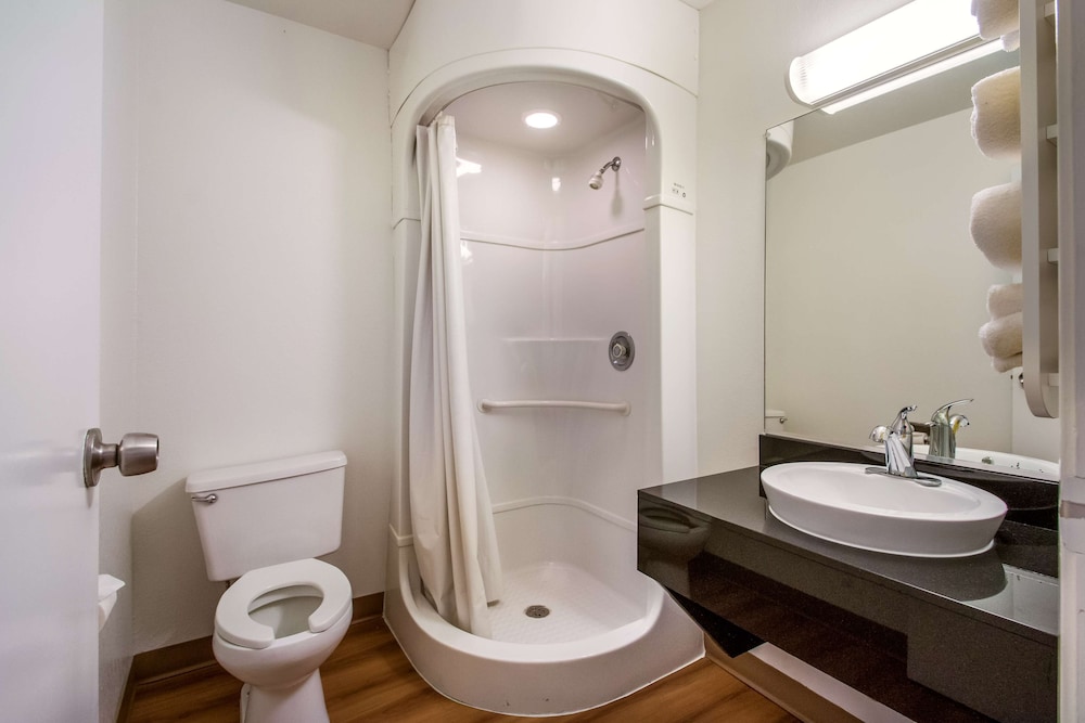 Standard Room, 2 Double Beds, Non Smoking - Photo 6
