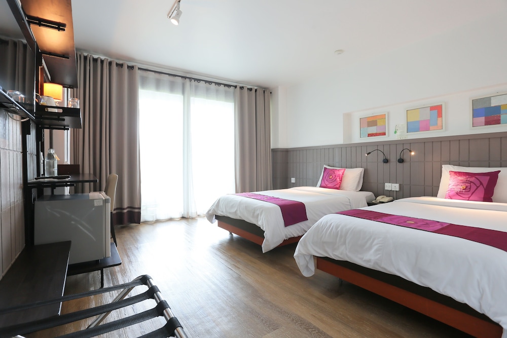 Deluxe Twin Room with Balcony - Photo 4