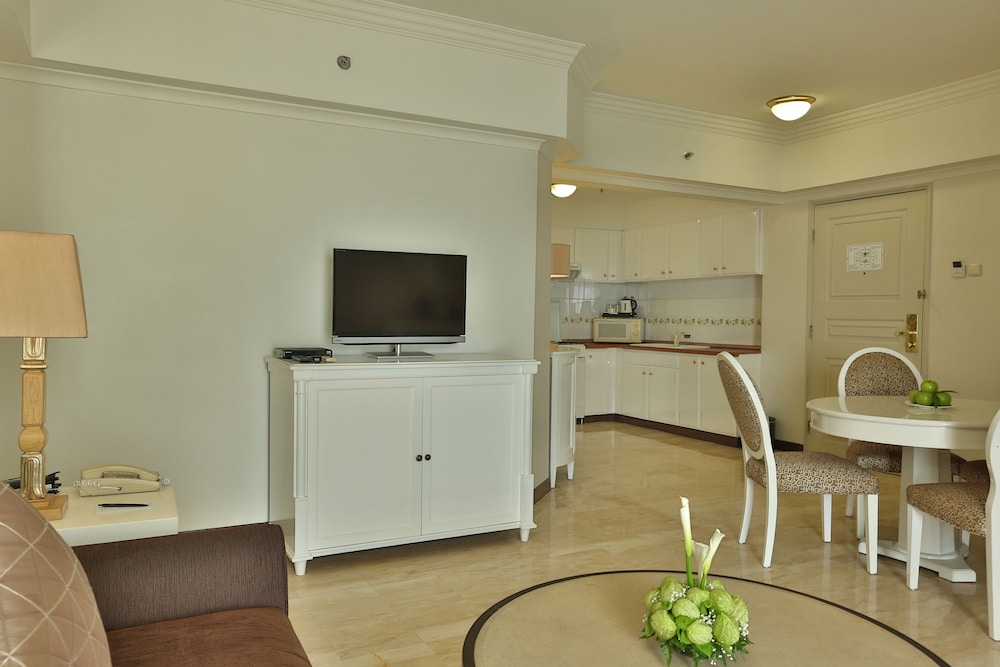 Suite, 1 Bedroom - Photo 5