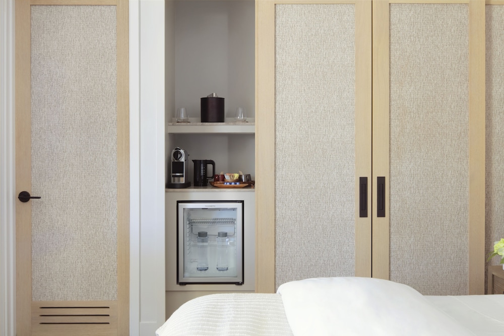 Room, 1 King Bed, Hearing Accessible, Mountain View (mobility Accessible With Tub)