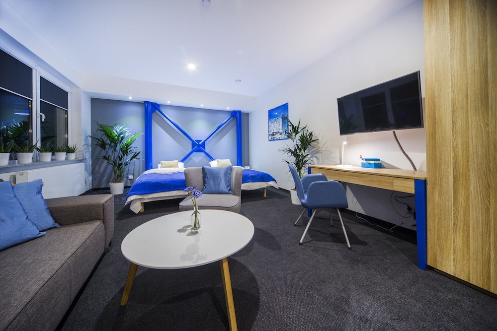 Studio Suite (Blue - 2 people)