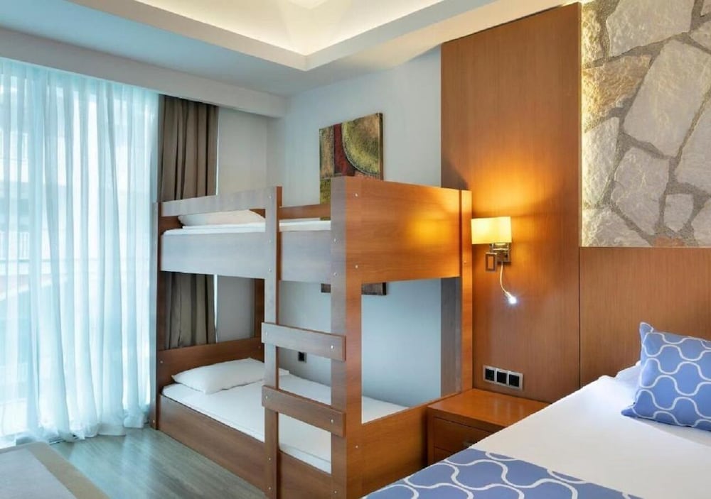 Bunkbed Room (3+1) - Photo 1