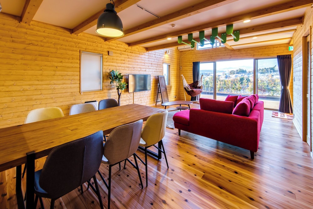 Goat Hill Cottage(Check-in at Log House Reception)