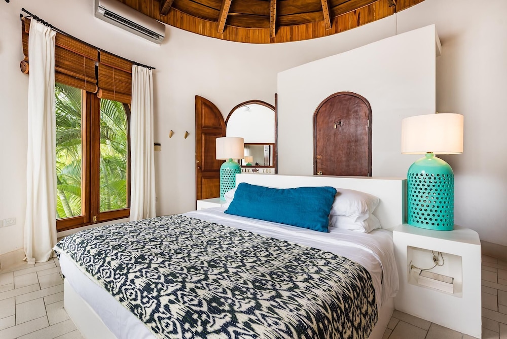House, Multiple Beds (Flamingo Blu) photo 2