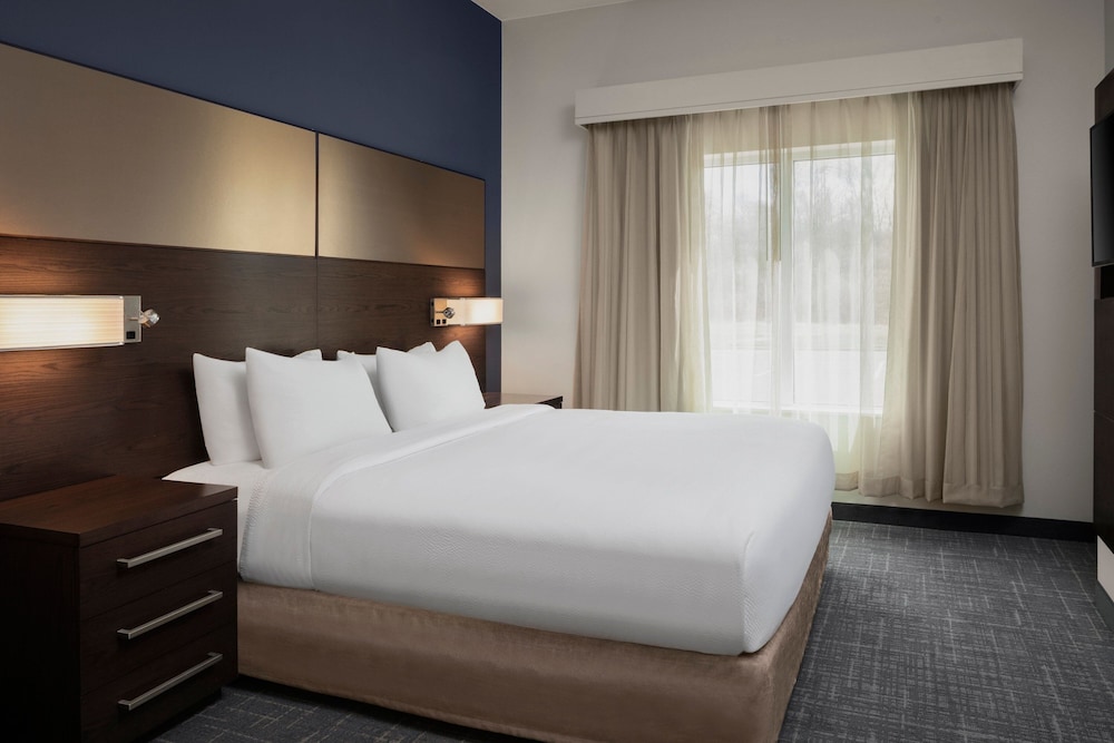 Suite, 2 Bedrooms (Mobility Accessible, Roll-In Shower)