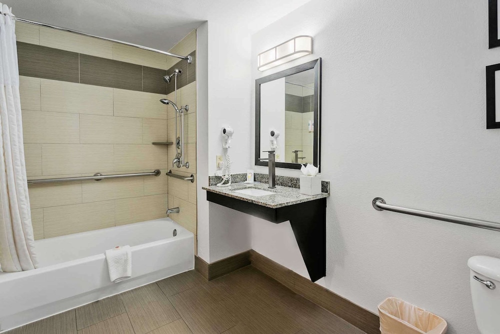 Standard Room, 2 Queen Beds, Non Smoking - Photo 6