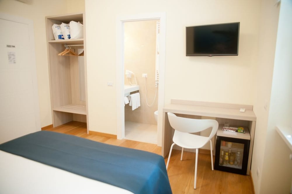 Standard Double Room photo 2
