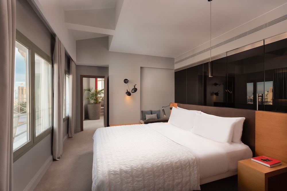 Suite, 1 King Bed, City View (Penthouse, Panoramic) thumbnail 6