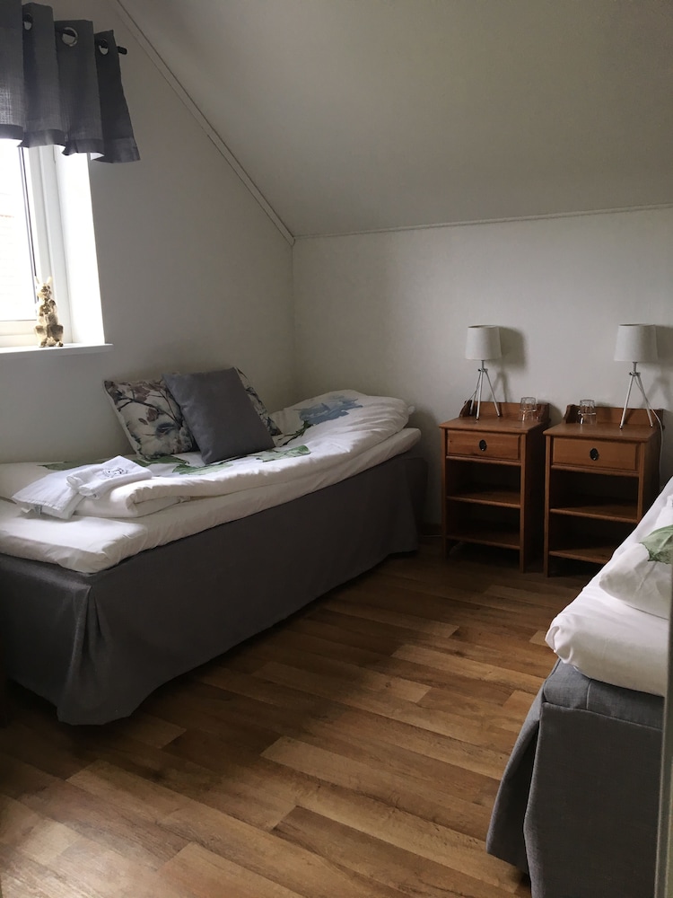 Twin Room - Photo 3