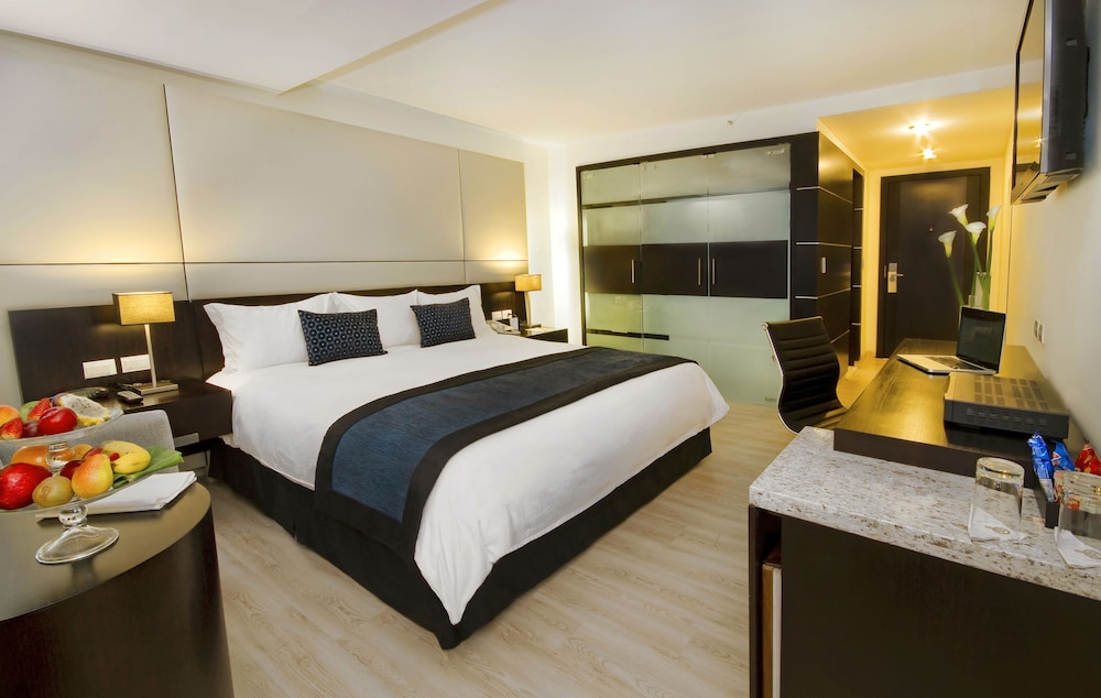 Deluxe Room, 1 King Bed photo 3