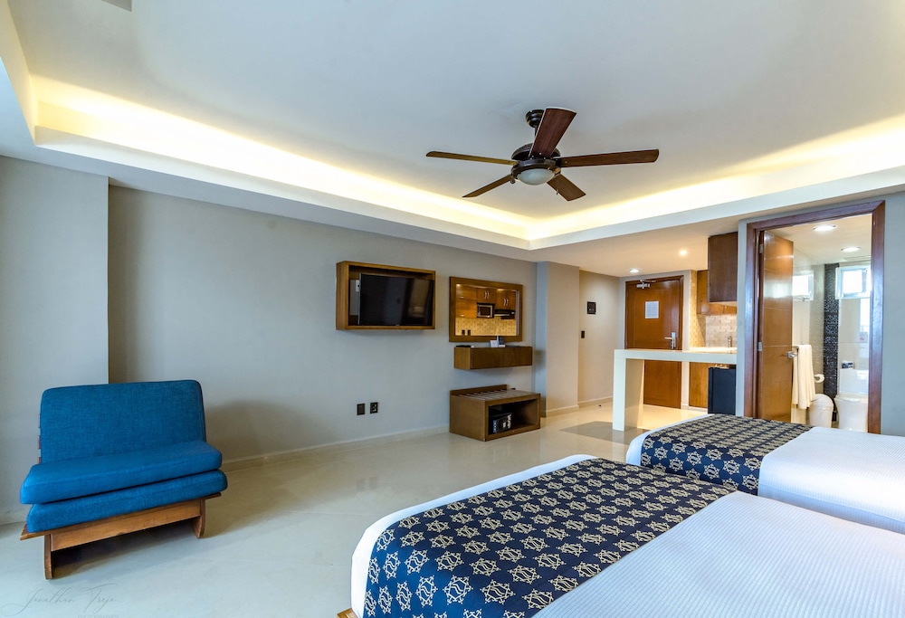 Junior Suite, Hot Tub - Photo 6