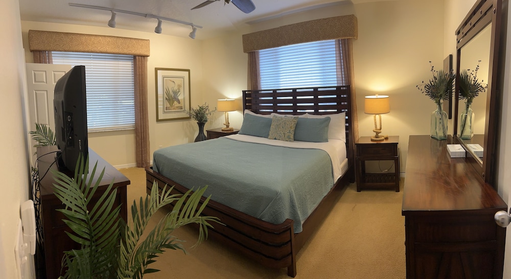 Signature Suite, 1 King Bed, River View (Captain'S Suite)