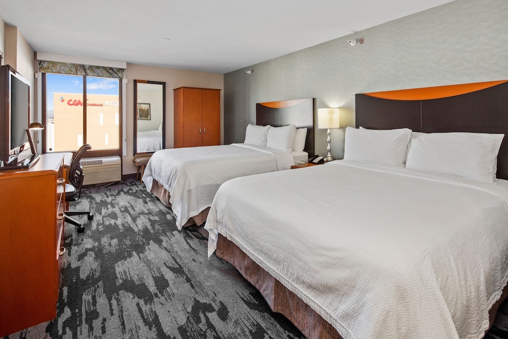 Standard Room, 2 Queen Beds - Photo 2