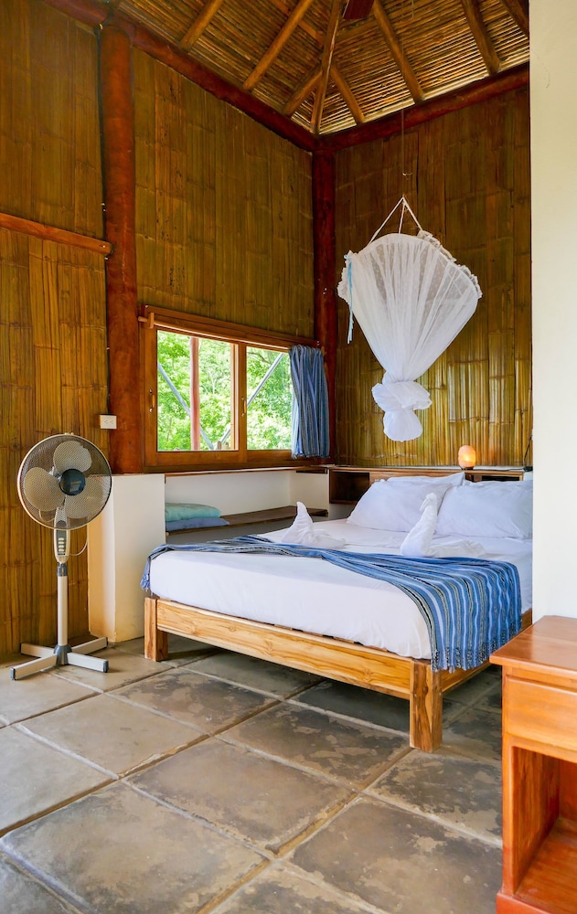 Junior Cabin, 1 Queen Bed, Balcony, Bay View photo 1
