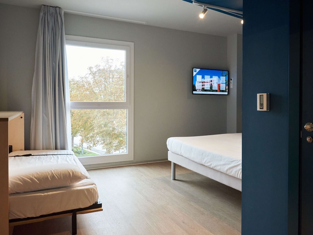 Standard Room (double bed and extra bed) - Photo 1
