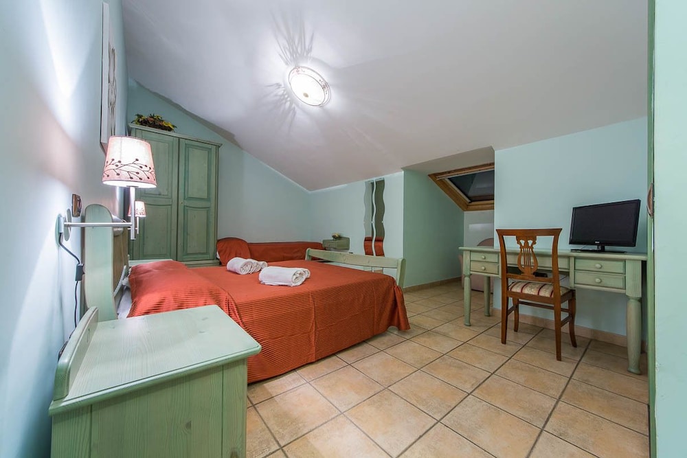 Standard Triple Room photo 2
