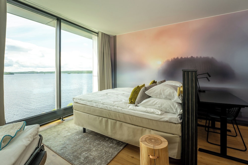 Superior Room, 1 King Bed (SuperiorX - two extra beds possible) photo 2