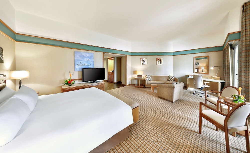 Deluxe Room, 1 King Bed - Photo 9