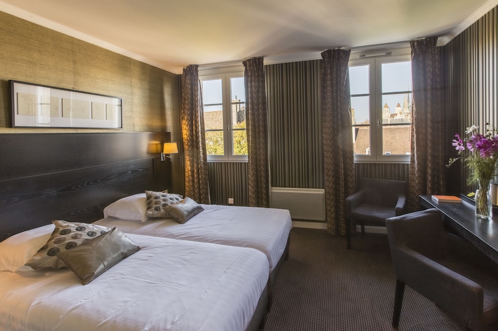 Executive Room - Photo 7