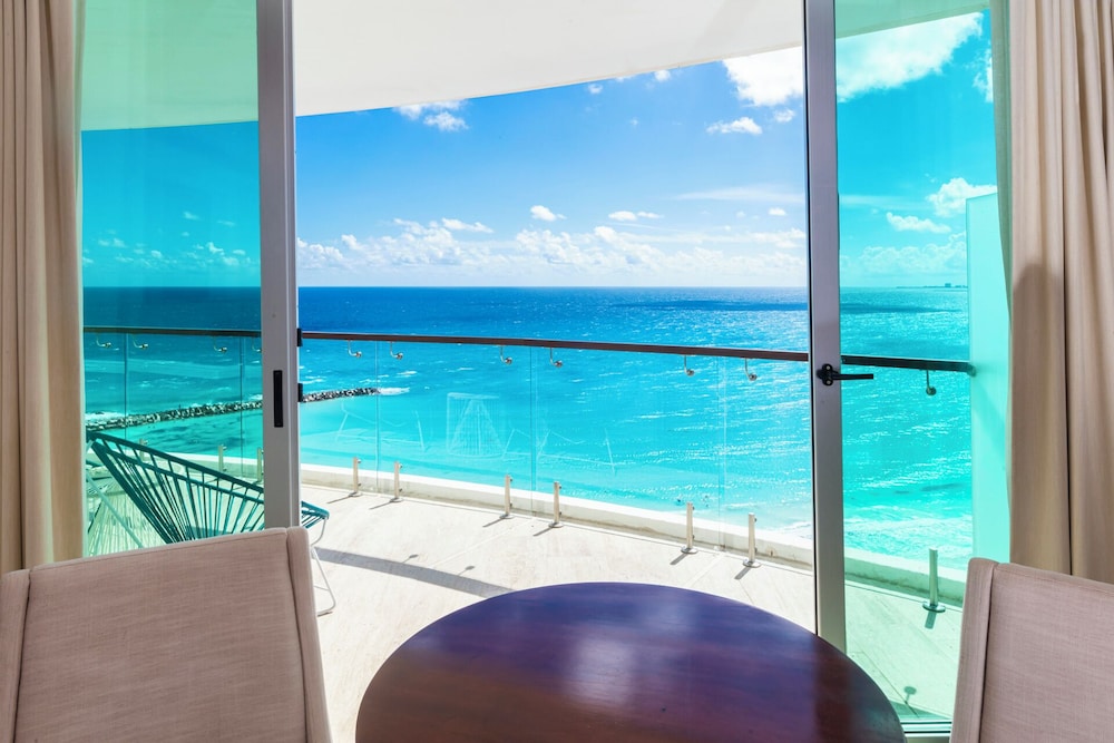 Superior Room, 1 King Bed, Ocean View - Photo 7
