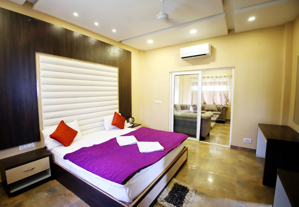 Suite Room - Photo 6
