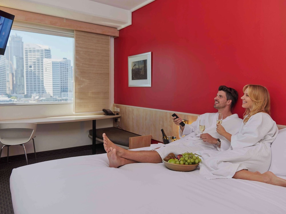 Superior Room, 1 Queen Bed and 1 Twin Bed (City Skyline) - Photo 6