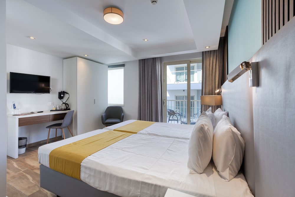 Standard Room, Balcony - Photo 5